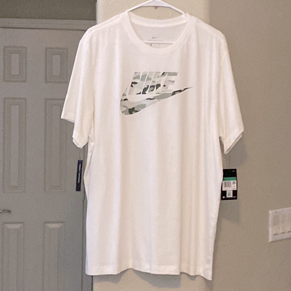 NWT Nike Athletics Standard Fit Tee shirt size XL